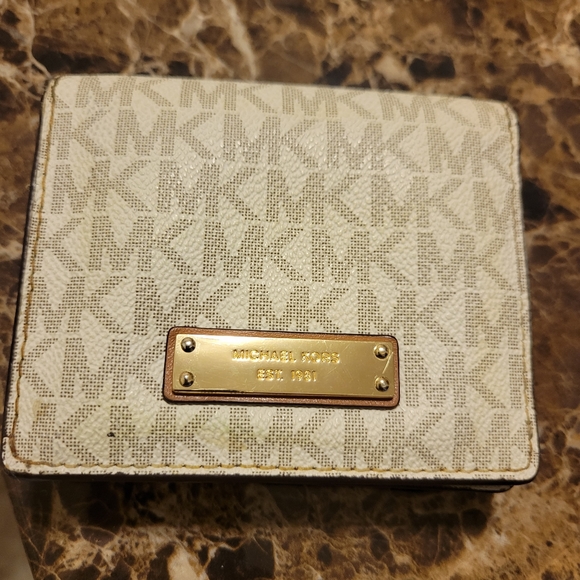 Michael Kors Women's Wallet - Picture 2 of 15